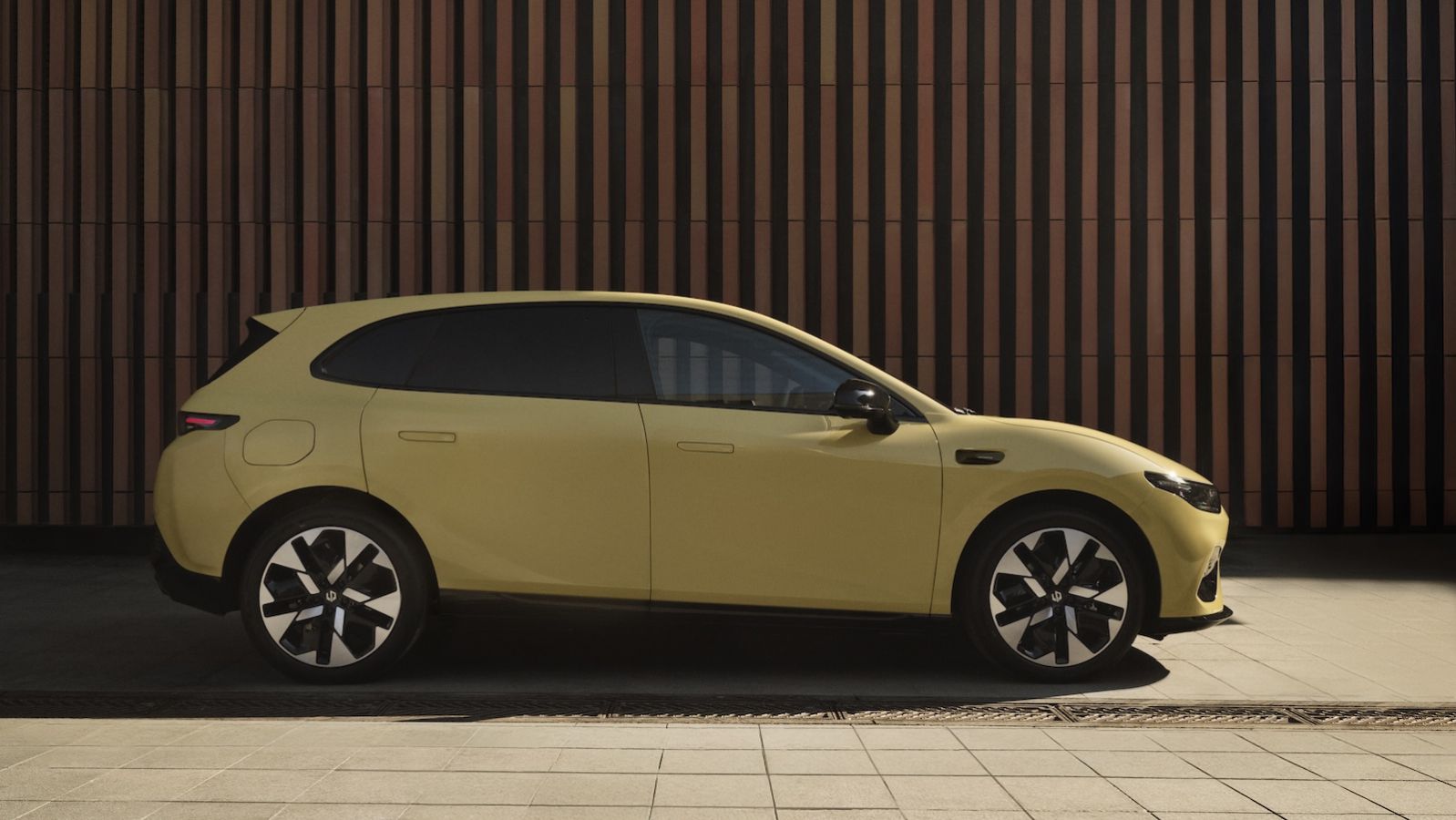 Leapmotor B05: Ξεκινά η διάθεση του στην Ευρώπη